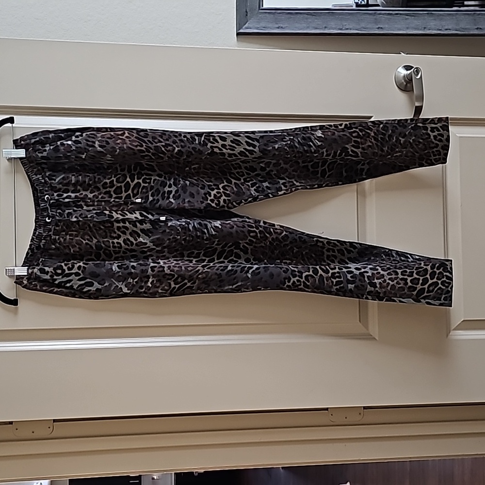 5/$40 Guess camo pants